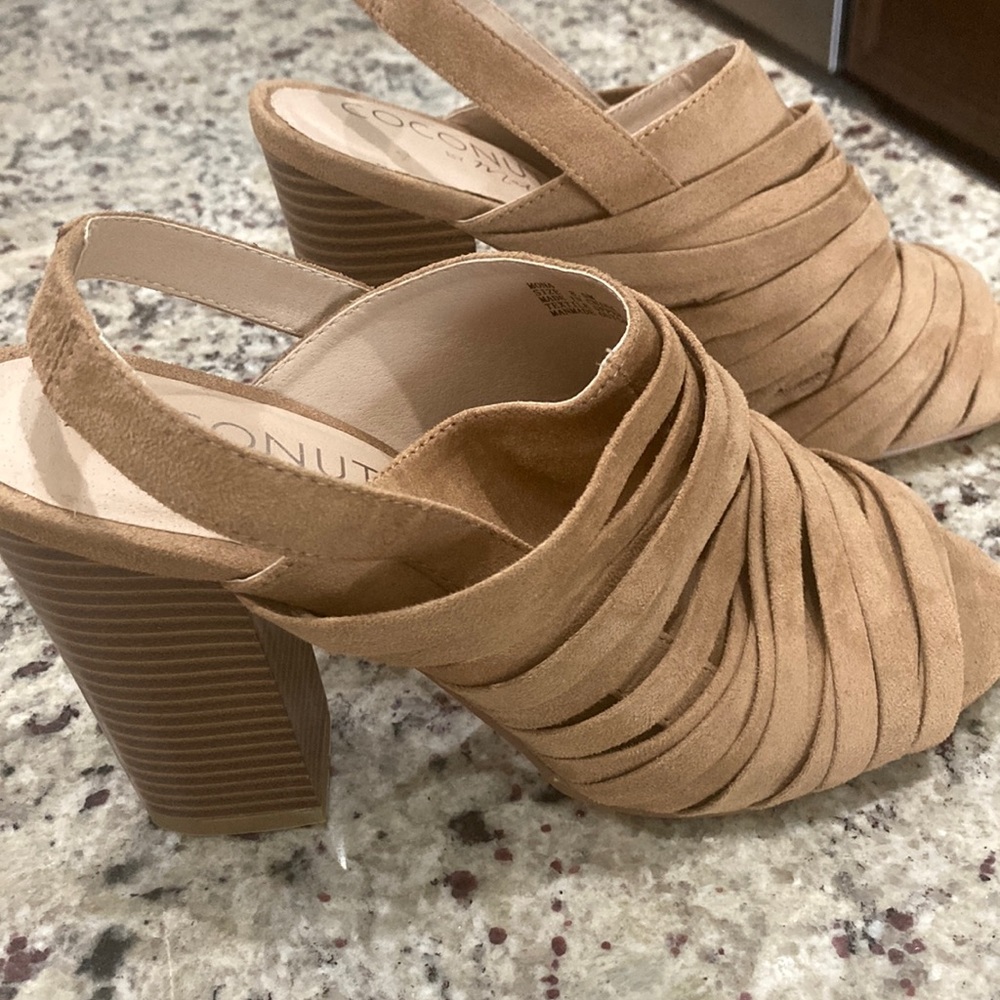 Nib Light Brown 4 inch sandals Coconuts by Matisse 8.5 - Picture 1 of 5